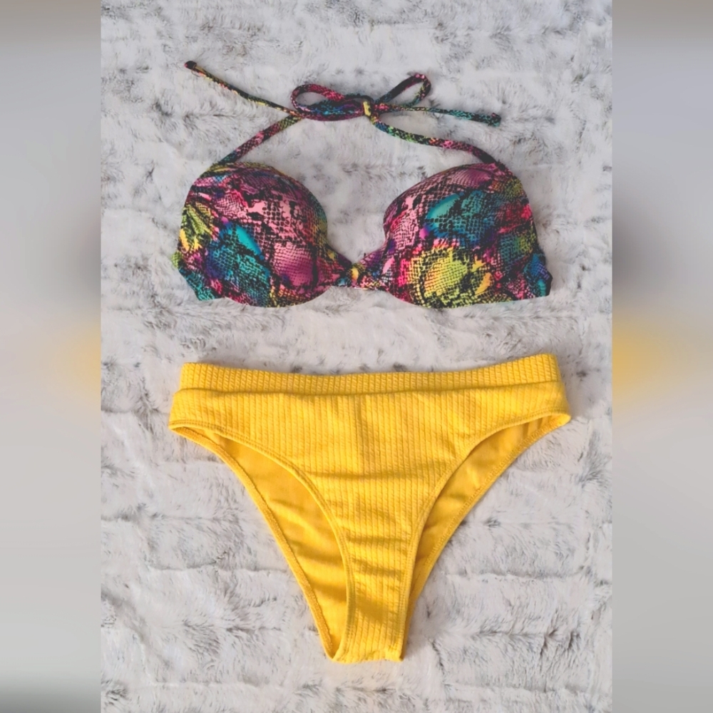 Bongo Colorful Animal Print Yellow Push Up Vacation Summer Bikini Set. Size L.